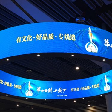 LED異形顯示屏 打破傳統(tǒng)邊界，重塑視覺(jué)表達(dá)